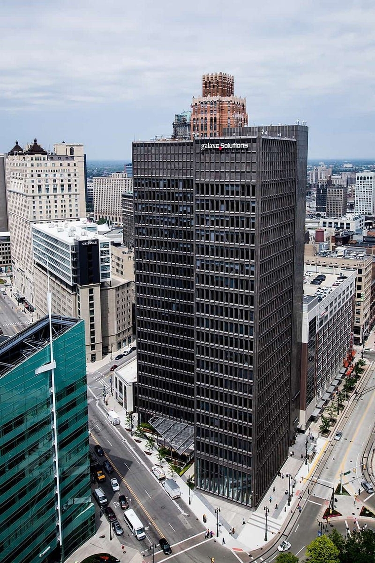 1001 Woodward, a 26-story black and gray skyscraper.